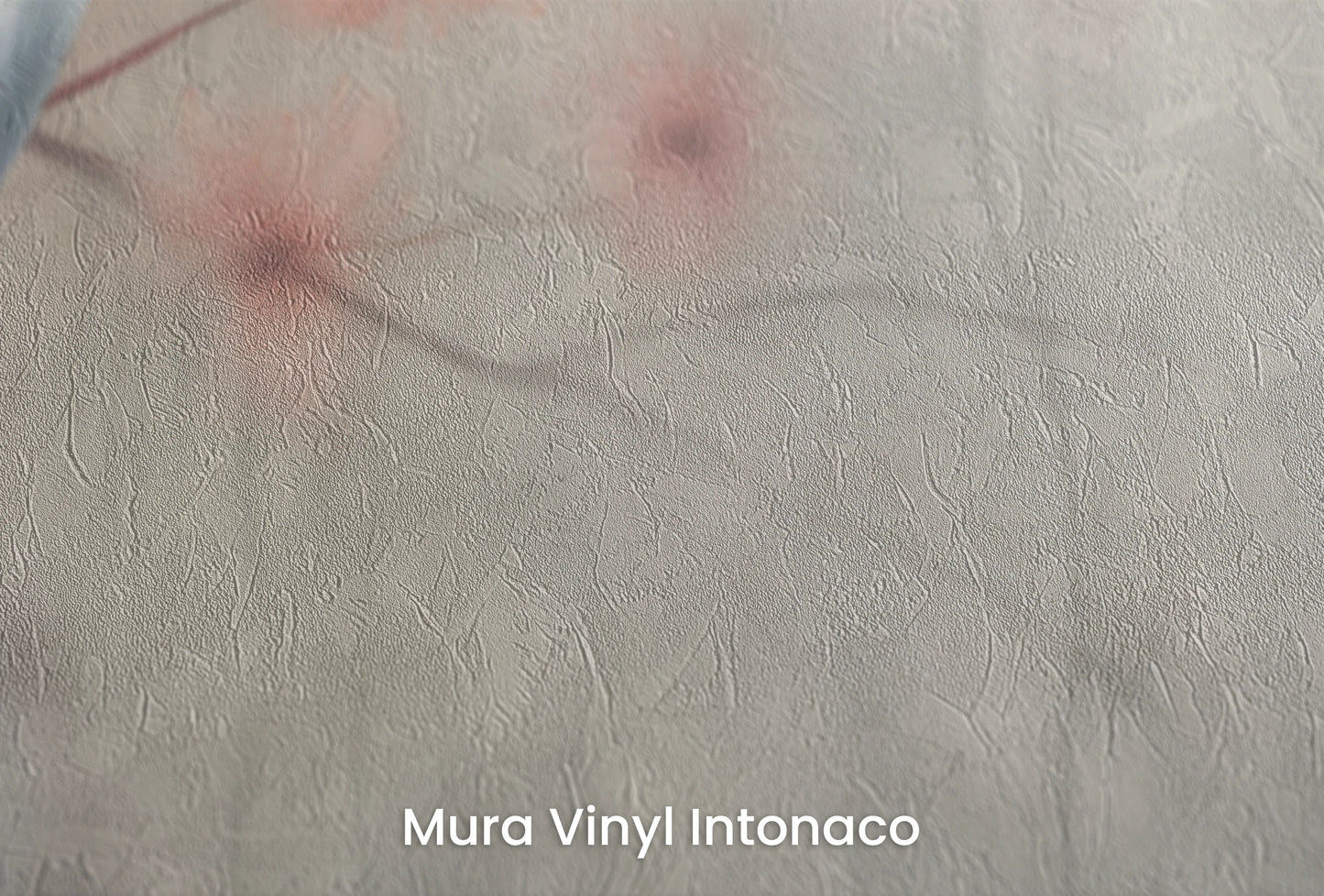 Zbliżenie na artystyczną fototapetę o nazwie Peaceful Heron na podłożu Mura Vinyl Intonaco - struktura tartego tynku.