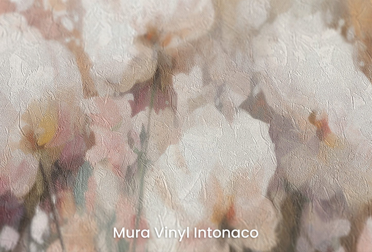 Zbliżenie na artystyczną fototapetę o nazwie Misty Blossom Drift na podłożu Mura Vinyl Intonaco - struktura tartego tynku.
