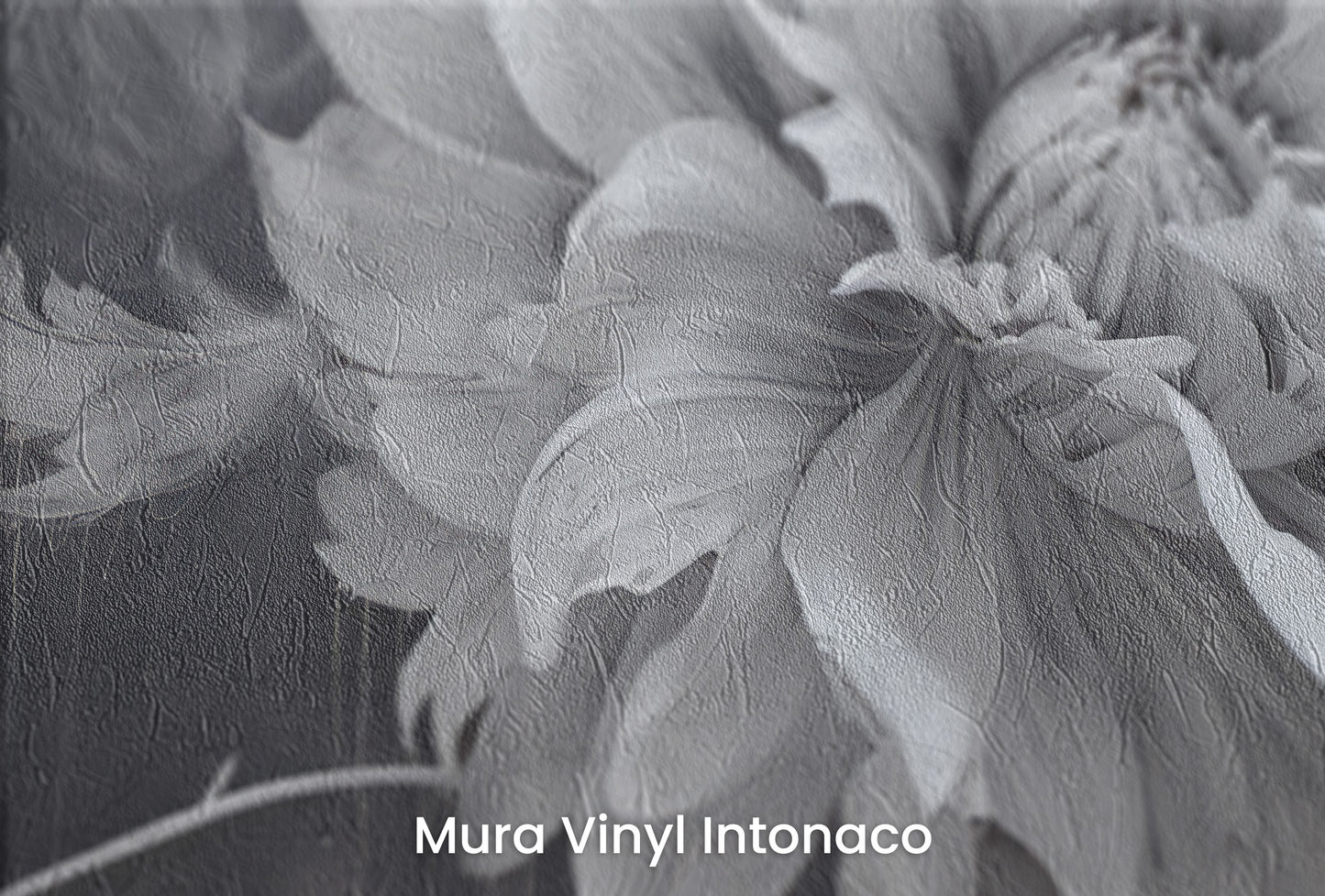 Zbliżenie na artystyczną fototapetę o nazwie TWILIGHT FLORAL FANTASY na podłożu Mura Vinyl Intonaco - struktura tartego tynku.
