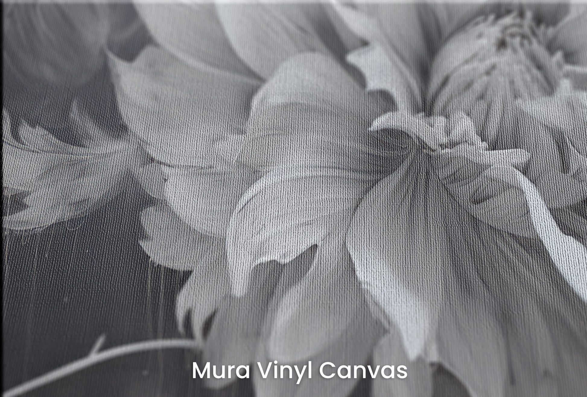 Zbliżenie na artystyczną fototapetę o nazwie TWILIGHT FLORAL FANTASY na podłożu Mura Vinyl Canvas - faktura naturalnego płótna.