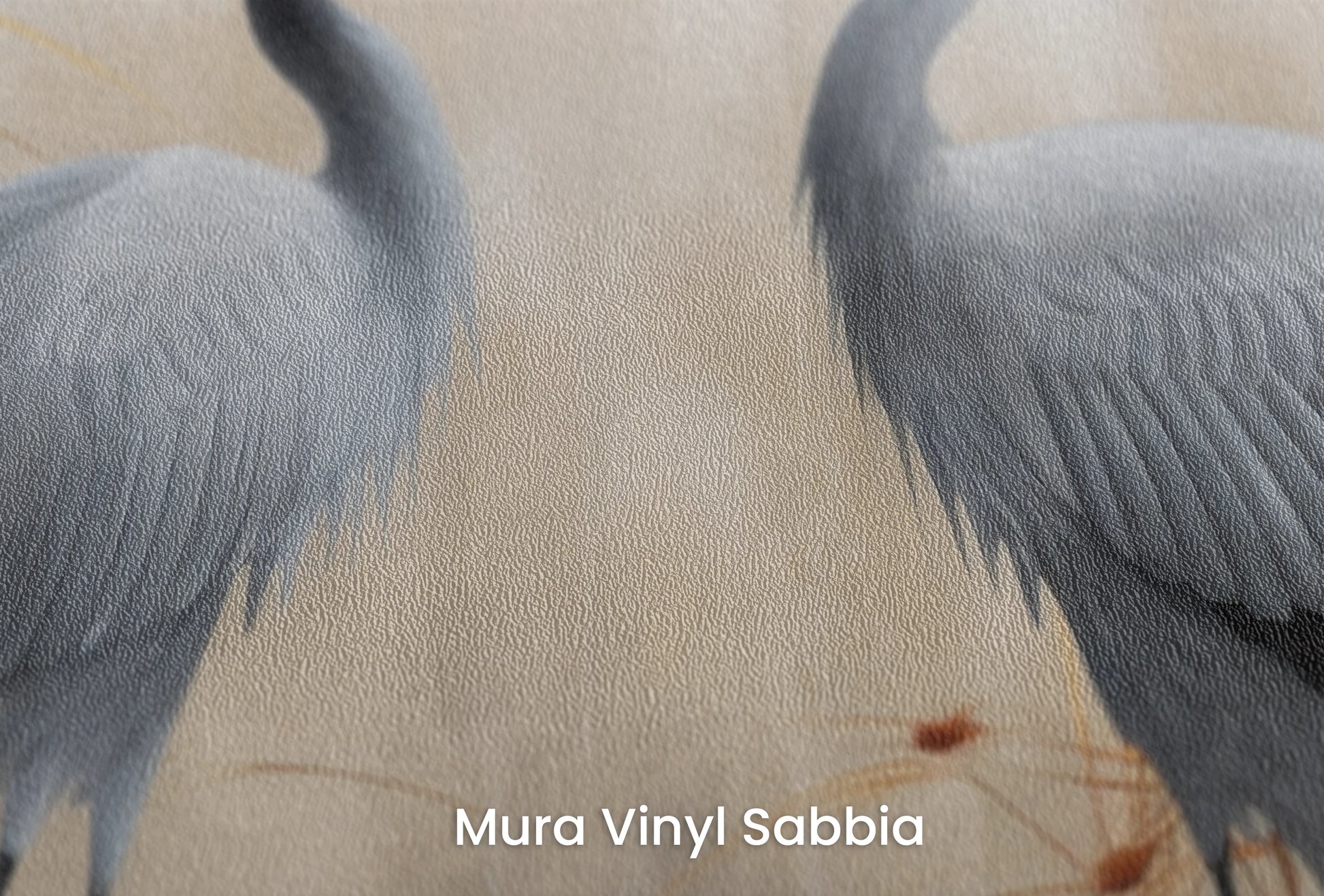 Zbliżenie na artystyczną fototapetę o nazwie Eternal Grace na podłożu Mura Vinyl Sabbia struktura grubego ziarna piasku.