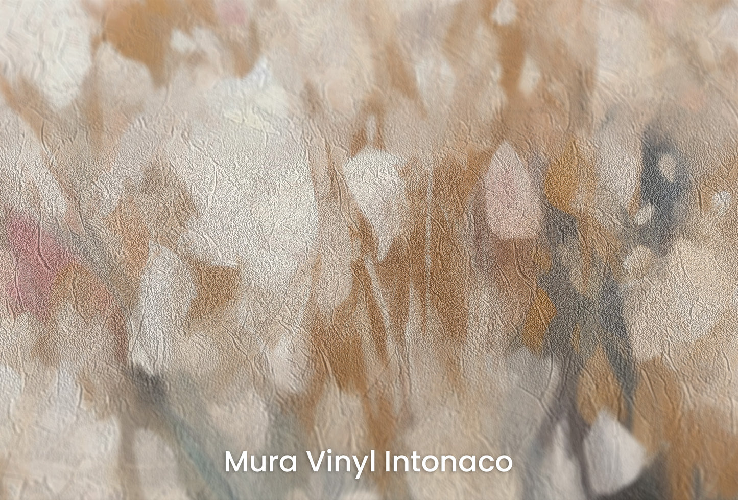 Zbliżenie na artystyczną fototapetę o nazwie Golden Petal Glow na podłożu Mura Vinyl Intonaco - struktura tartego tynku.