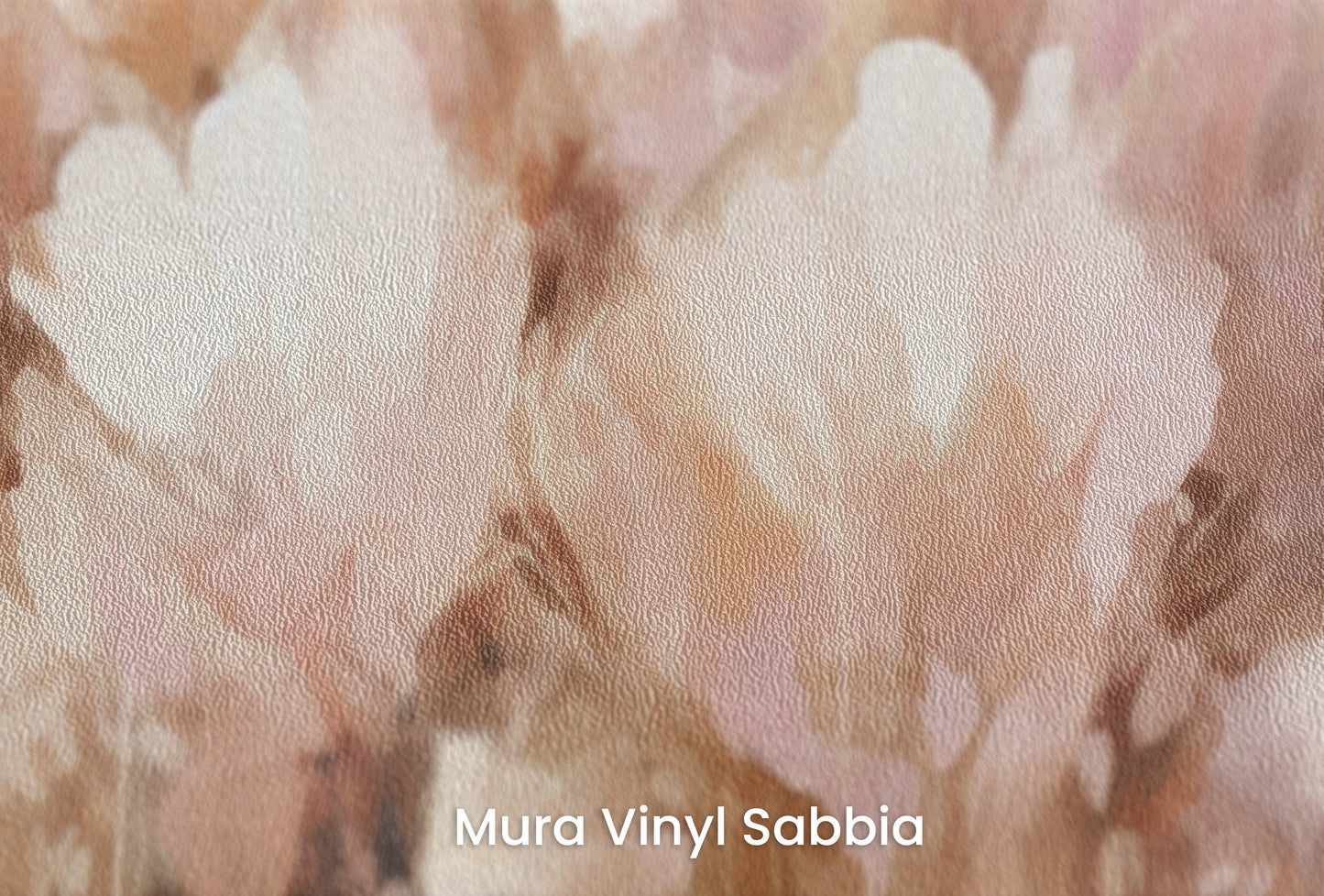 Zbliżenie na artystyczną fototapetę o nazwie Petal Whisper na podłożu Mura Vinyl Sabbia struktura grubego ziarna piasku.