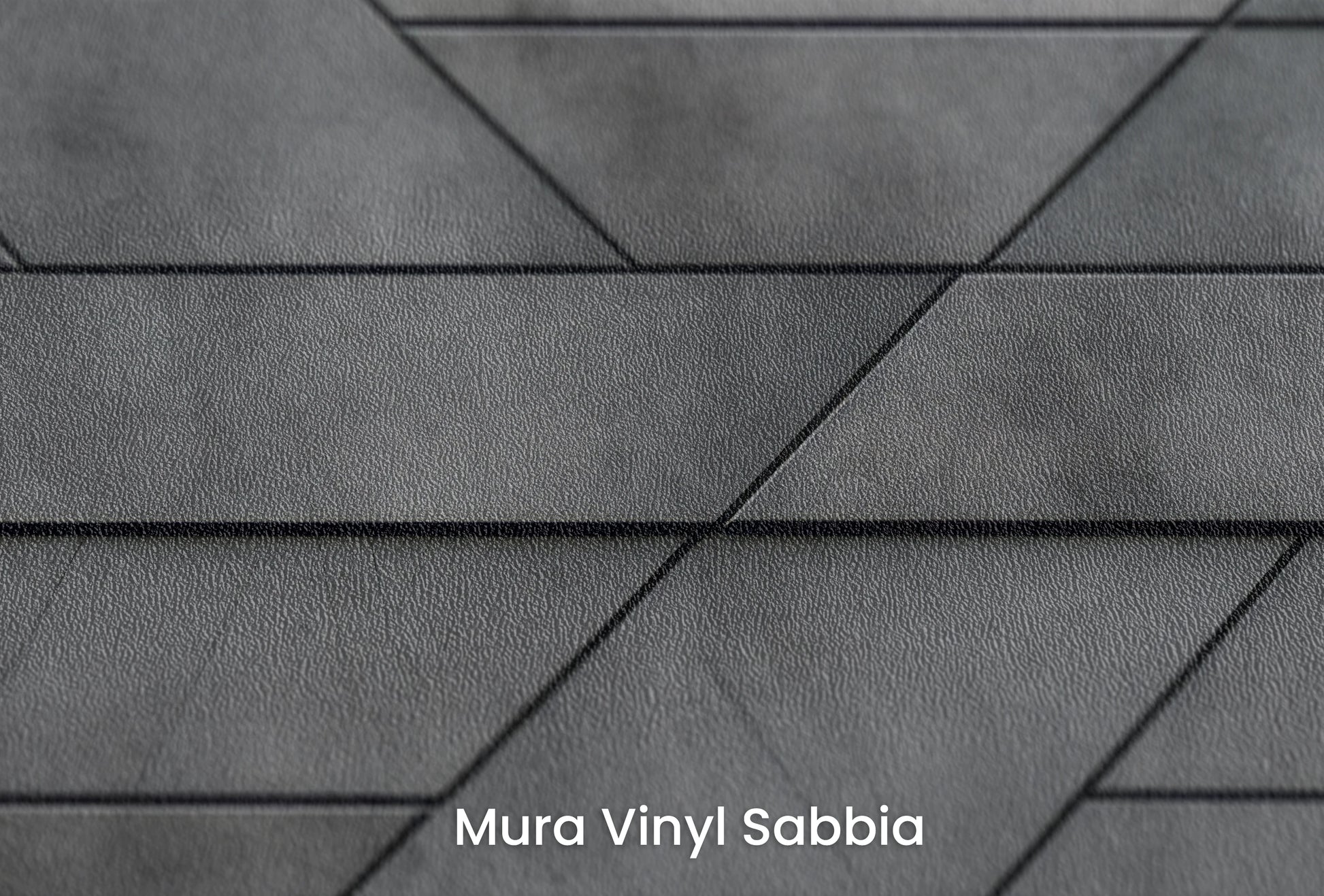 Zbliżenie na artystyczną fototapetę o nazwie Diagonal Array na podłożu Mura Vinyl Sabbia struktura grubego ziarna piasku.