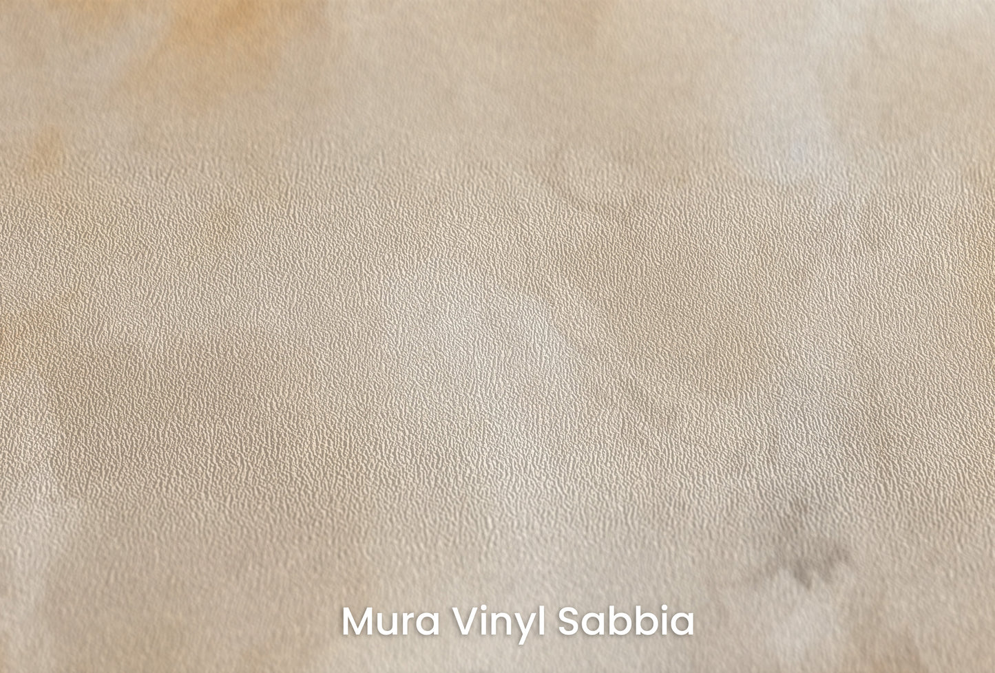 Zbliżenie na artystyczną fototapetę o nazwie AURORA SMOKE CASCADE na podłożu Mura Vinyl Sabbia struktura grubego ziarna piasku.