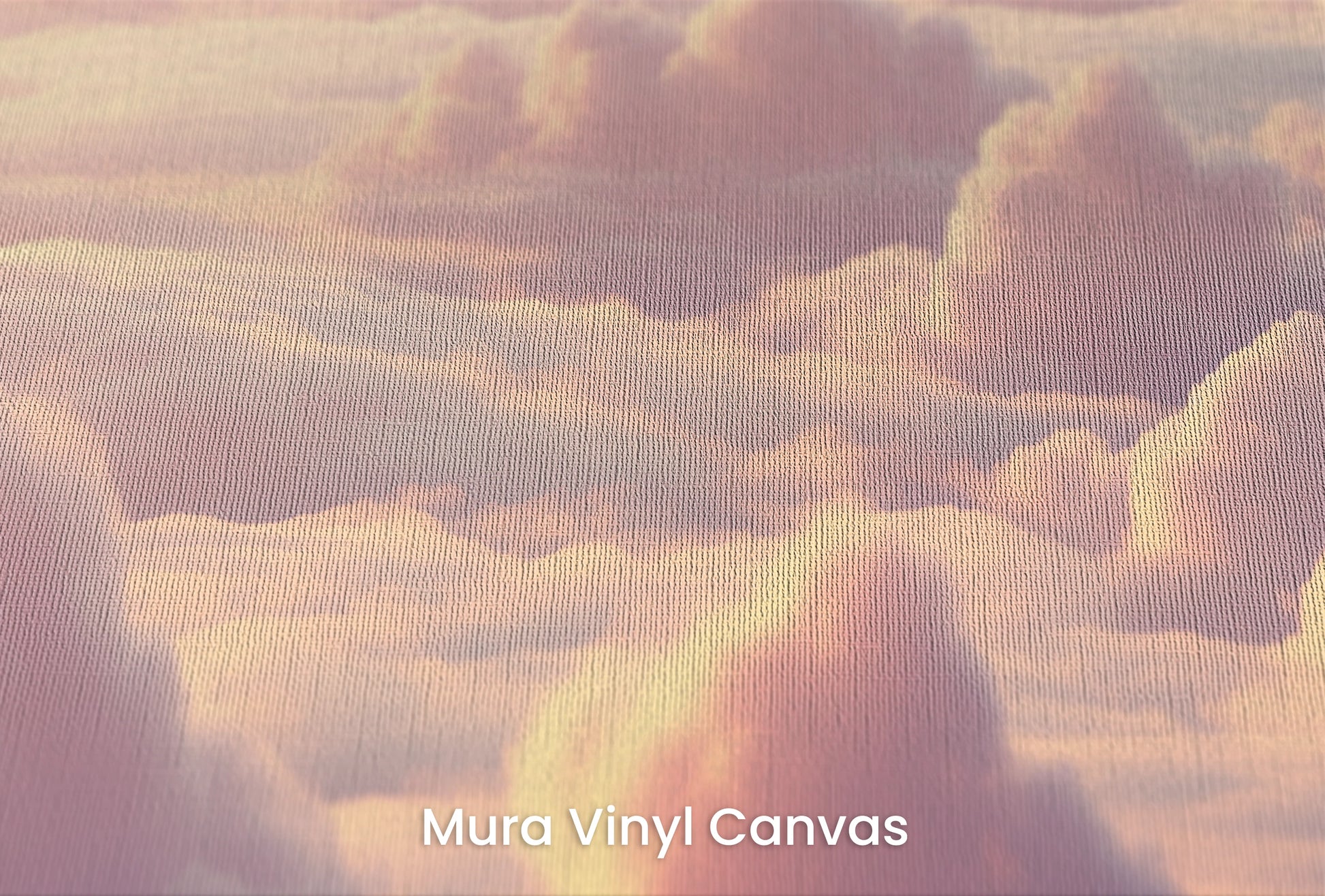 Zbliżenie na artystyczną fototapetę o nazwie Heavenly Dawn na podłożu Mura Vinyl Canvas - faktura naturalnego płótna.