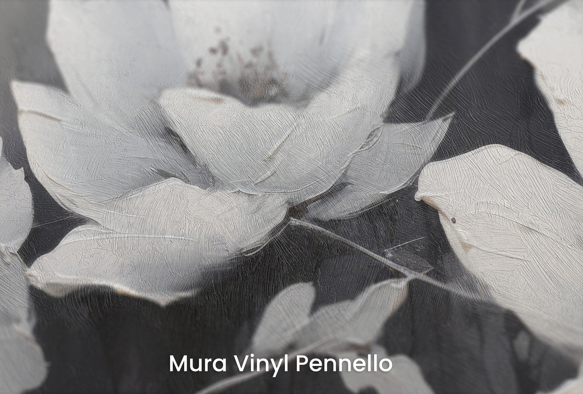 Zbliżenie na artystyczną fototapetę o nazwie MOONLIGHT SERENADE BLOSSOMS na podłożu Mura Vinyl Pennello - faktura pociągnięć pędzla malarskiego.