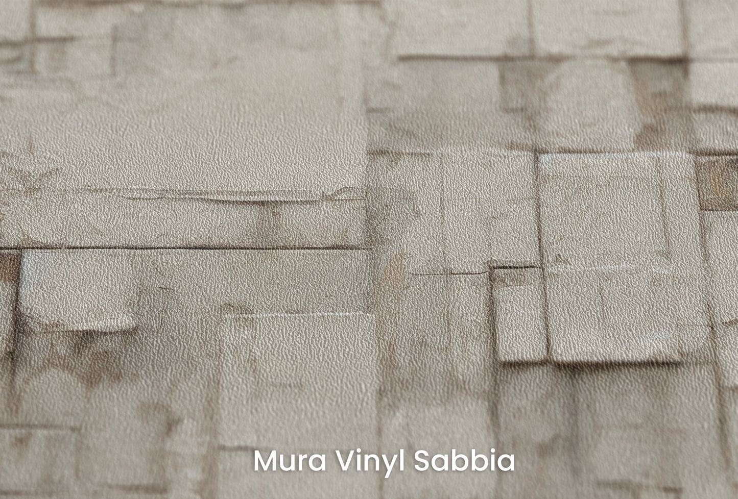 Zbliżenie na artystyczną fototapetę o nazwie Plastered in White na podłożu Mura Vinyl Sabbia struktura grubego ziarna piasku.