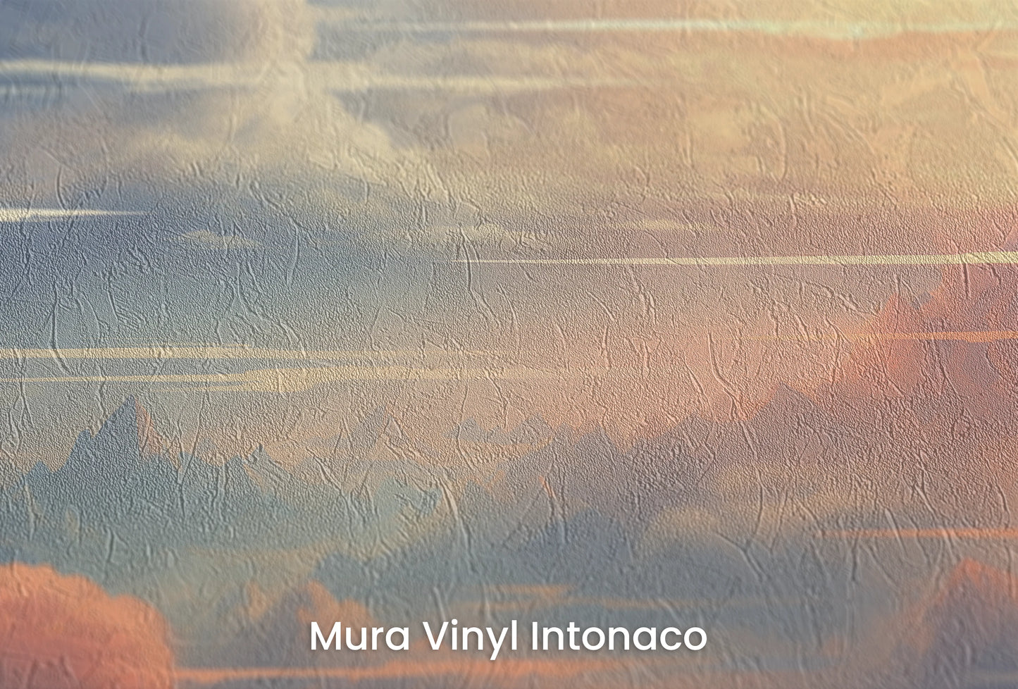 Zbliżenie na artystyczną fototapetę o nazwie Serene Altitudes na podłożu Mura Vinyl Intonaco - struktura tartego tynku.