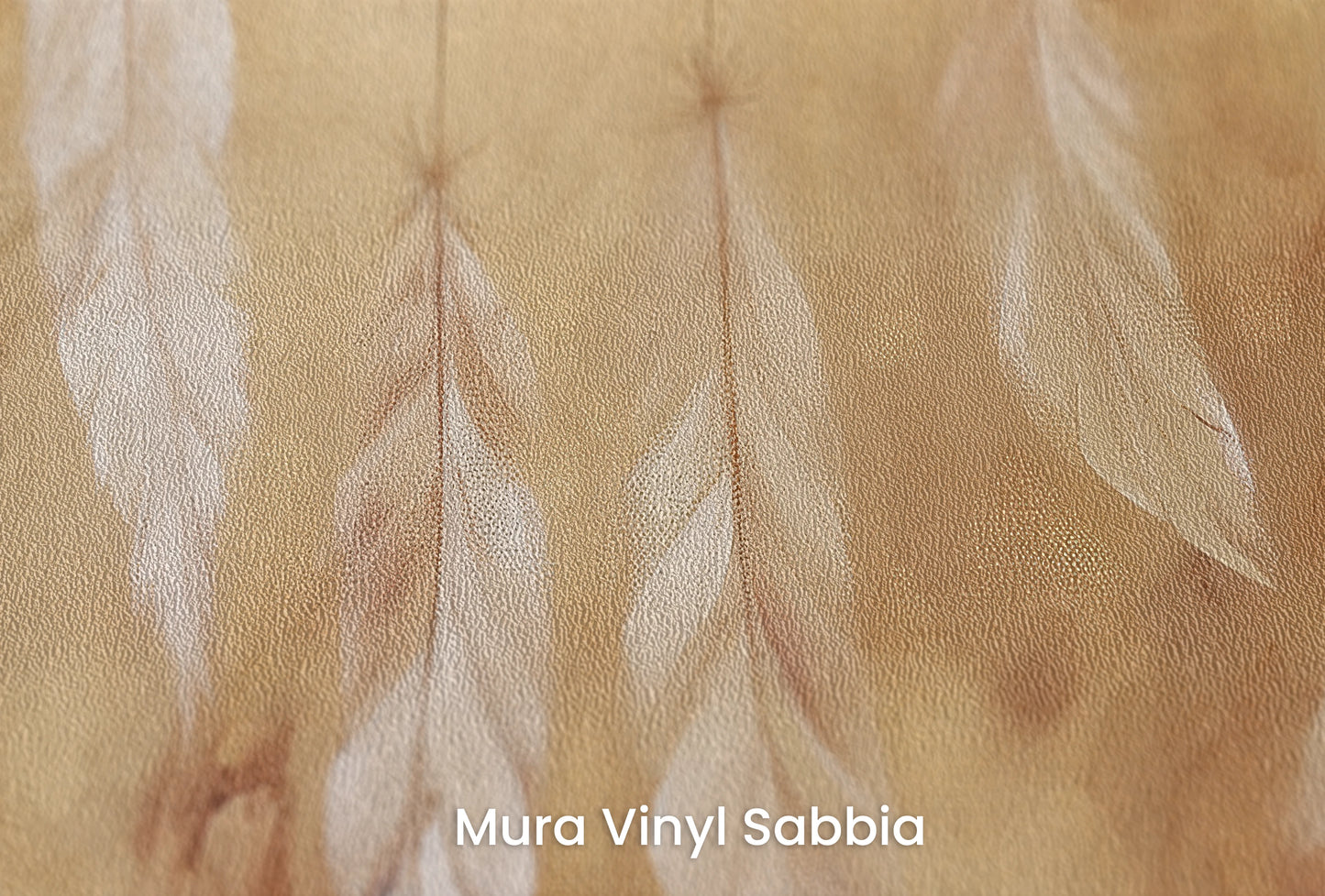 Zbliżenie na artystyczną fototapetę o nazwie Subtle Elegance na podłożu Mura Vinyl Sabbia struktura grubego ziarna piasku.