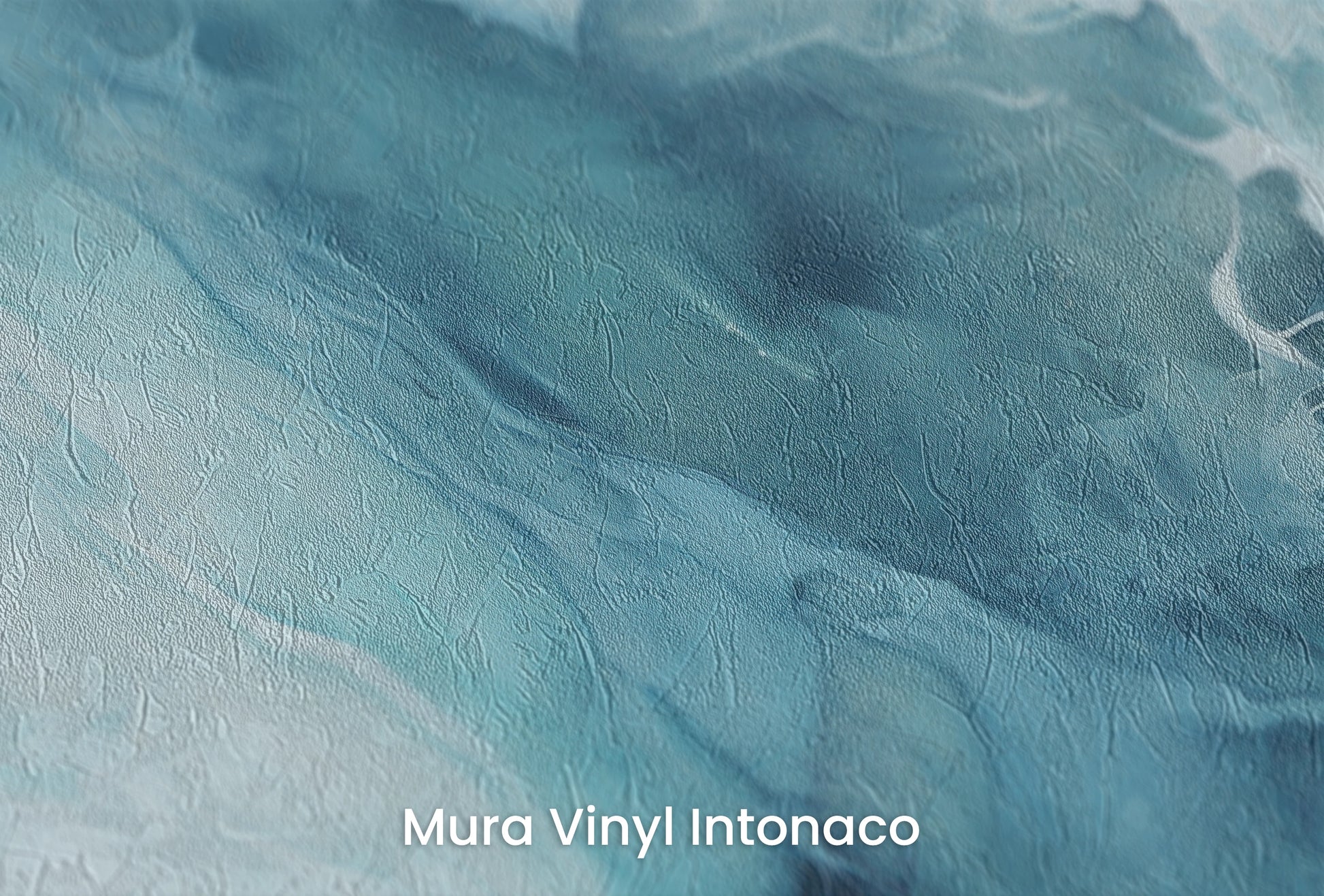 Zbliżenie na artystyczną fototapetę o nazwie Arctic Neptune #2 na podłożu Mura Vinyl Intonaco - struktura tartego tynku.