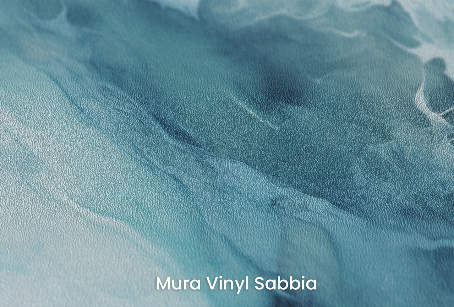Zbliżenie na artystyczną fototapetę o nazwie Arctic Neptune #2 na podłożu Mura Vinyl Sabbia struktura grubego ziarna piasku.