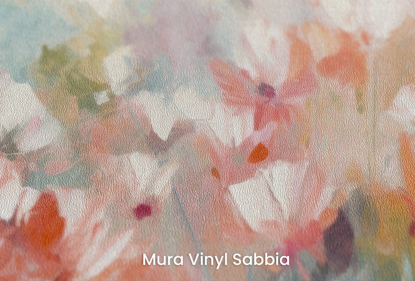 Zbliżenie na artystyczną fototapetę o nazwie Delicate Floral Hues na podłożu Mura Vinyl Sabbia struktura grubego ziarna piasku.