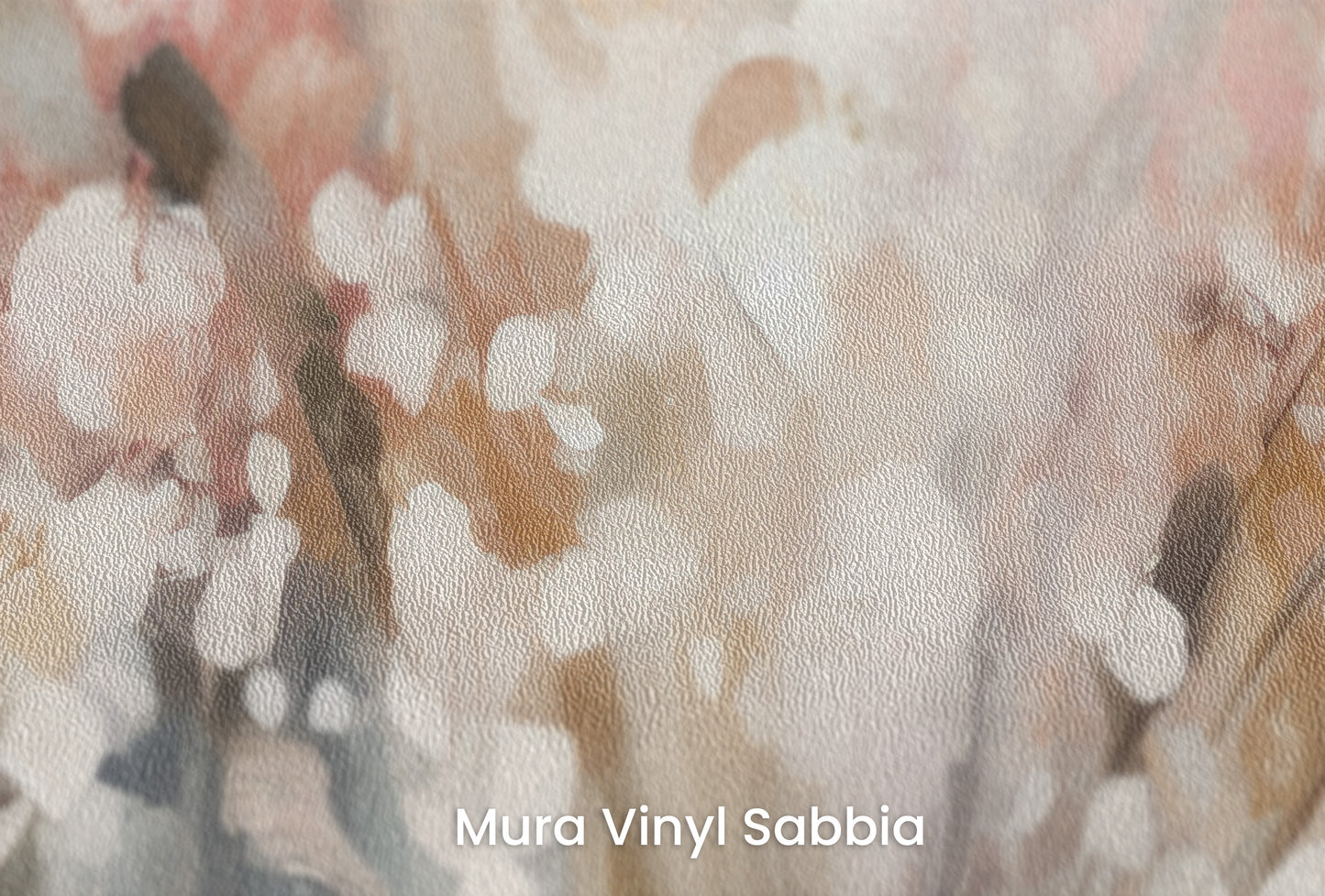 Zbliżenie na artystyczną fototapetę o nazwie Blossom Softness na podłożu Mura Vinyl Sabbia struktura grubego ziarna piasku.