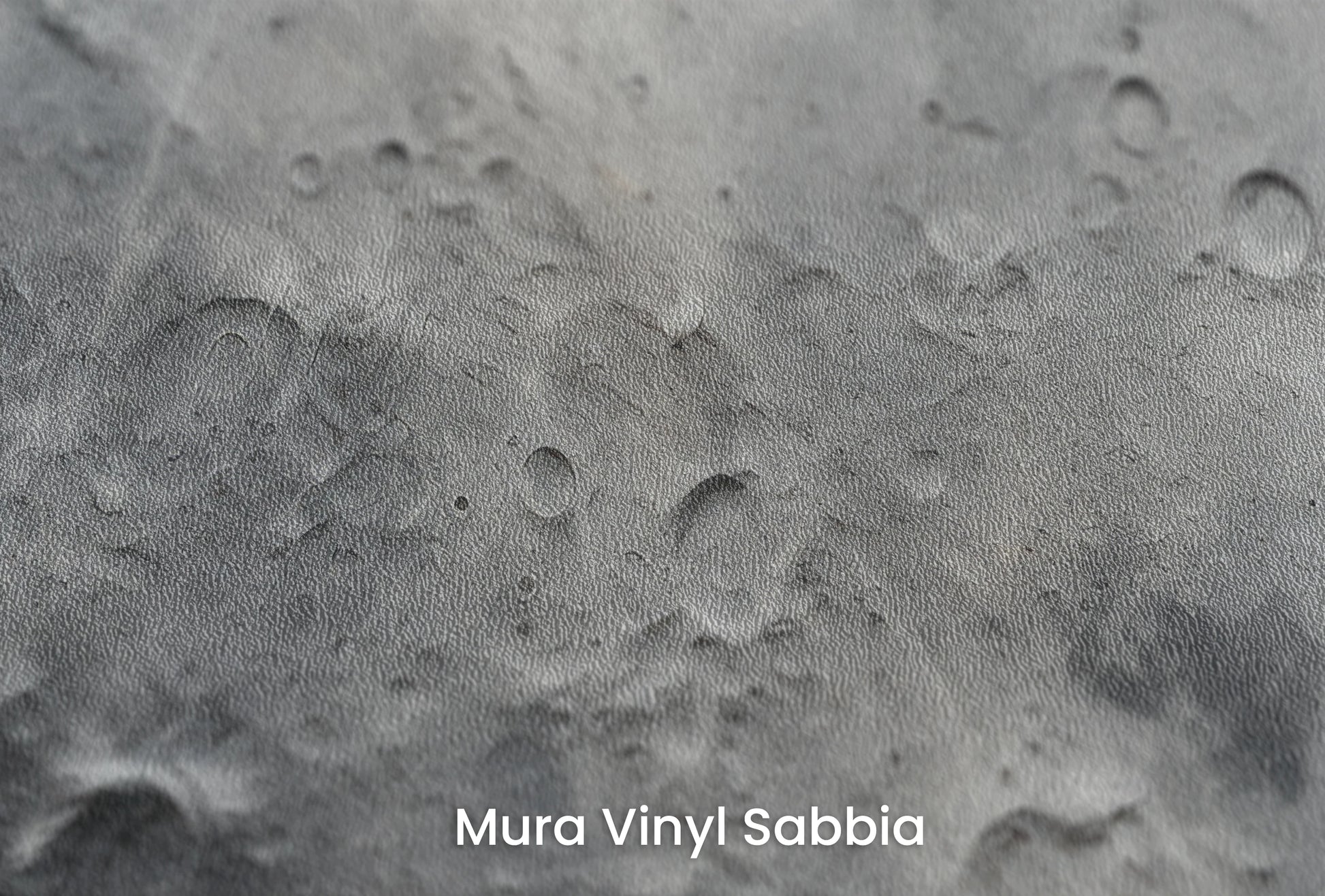 Zbliżenie na artystyczną fototapetę o nazwie Lunar Craters na podłożu Mura Vinyl Sabbia struktura grubego ziarna piasku.