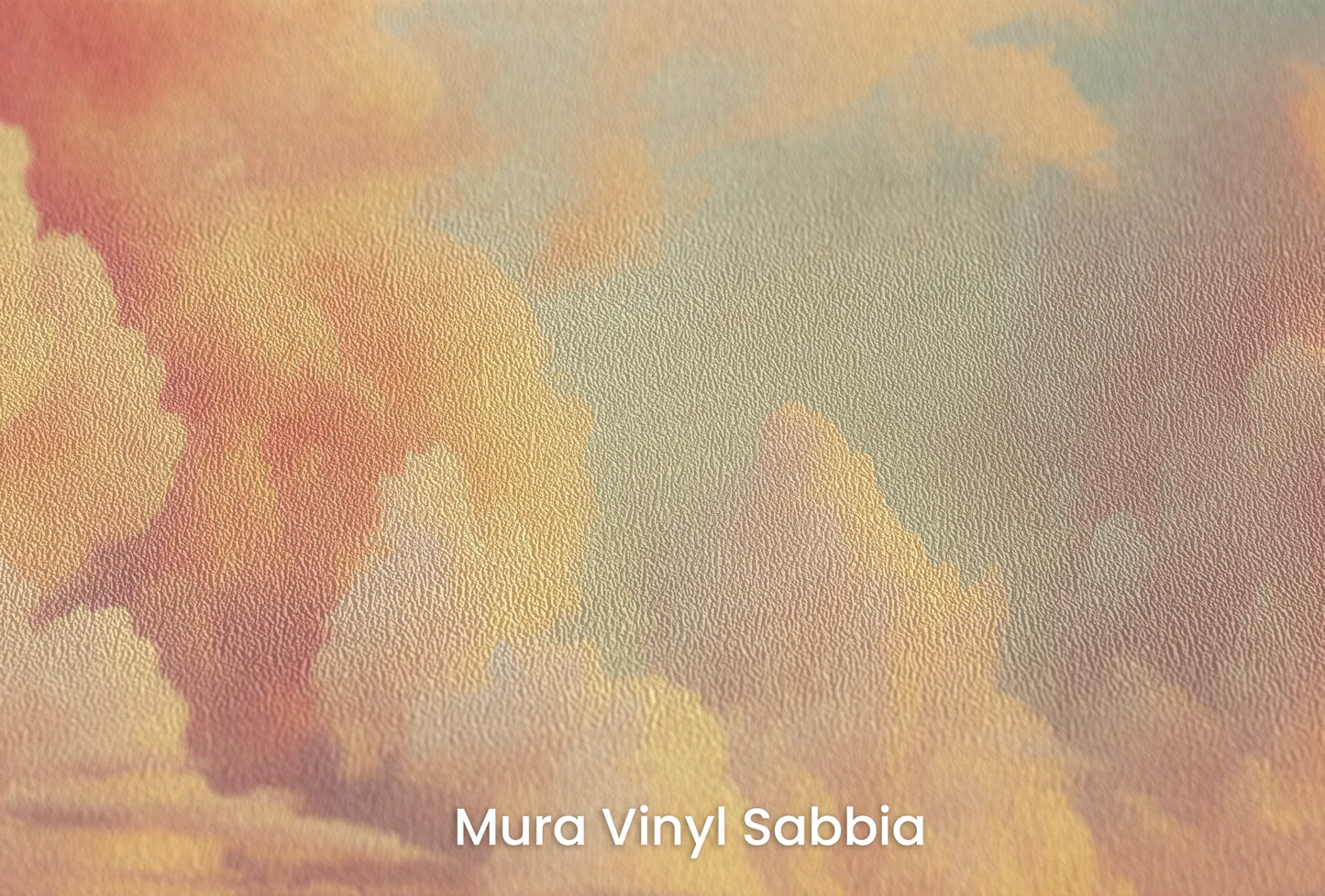 Zbliżenie na artystyczną fototapetę o nazwie Cotton Clouds na podłożu Mura Vinyl Sabbia struktura grubego ziarna piasku.