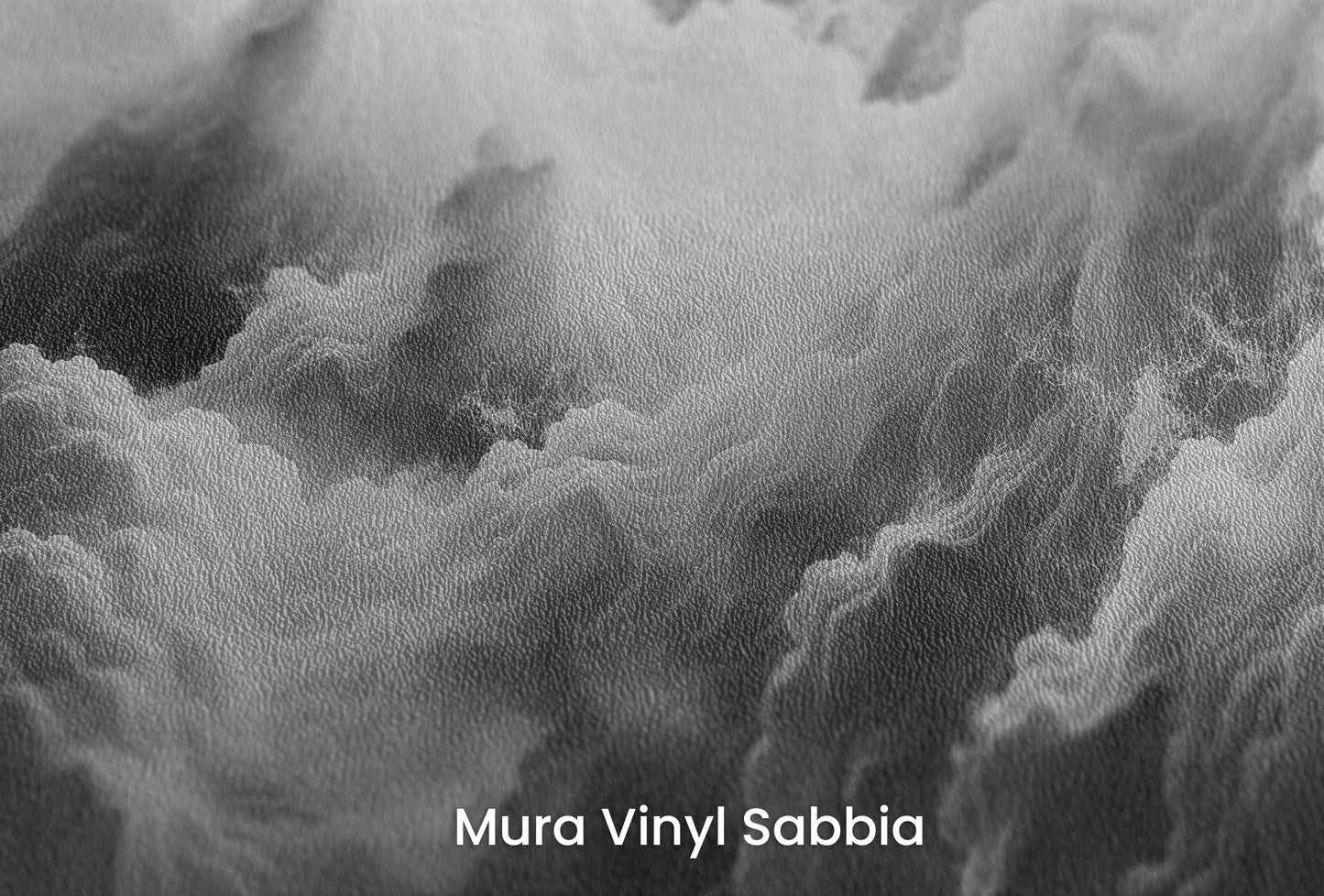 Zbliżenie na artystyczną fototapetę o nazwie Ethereal Stratus na podłożu Mura Vinyl Sabbia struktura grubego ziarna piasku.