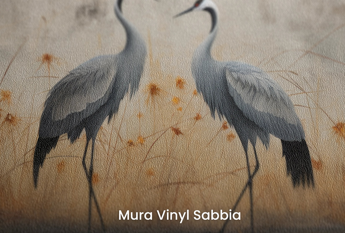 Zbliżenie na artystyczną fototapetę o nazwie Autumn Mirage na podłożu Mura Vinyl Sabbia struktura grubego ziarna piasku.