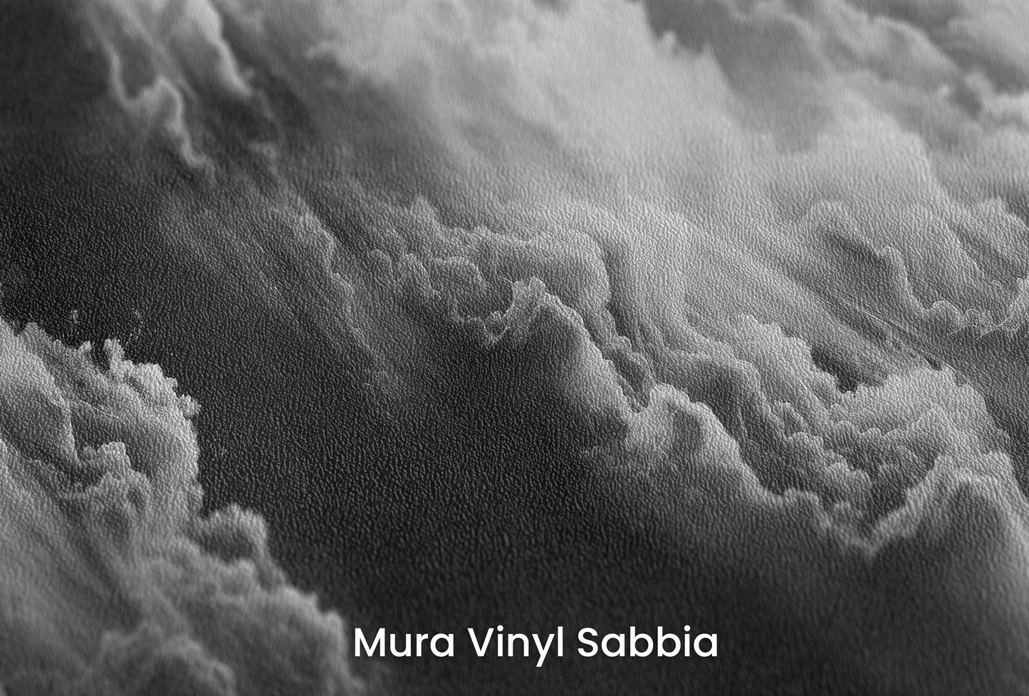 Zbliżenie na artystyczną fototapetę o nazwie Whispering Mists na podłożu Mura Vinyl Sabbia struktura grubego ziarna piasku.