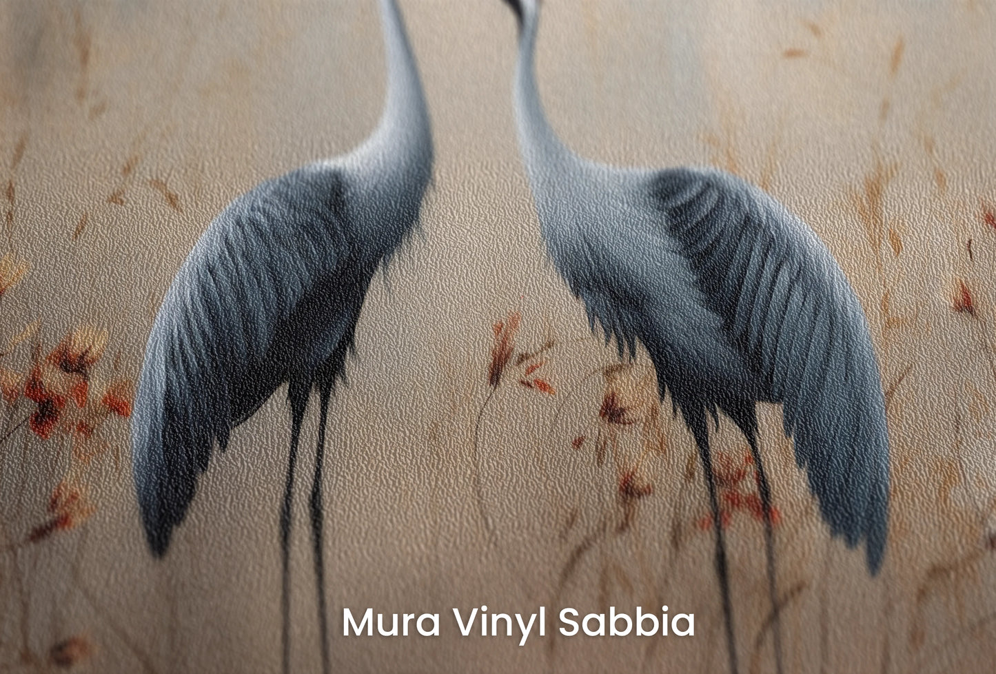 Zbliżenie na artystyczną fototapetę o nazwie Elegant Silhouettes na podłożu Mura Vinyl Sabbia struktura grubego ziarna piasku.