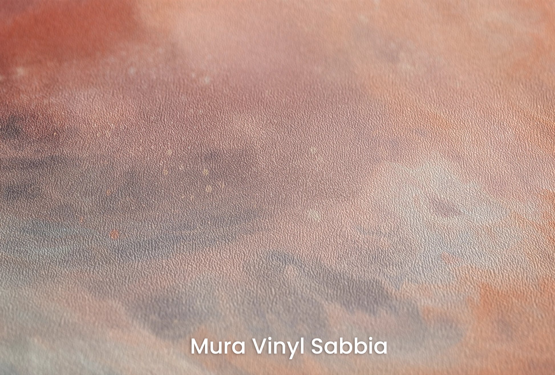 Zbliżenie na artystyczną fototapetę o nazwie Monolith's Shadow na podłożu Mura Vinyl Sabbia struktura grubego ziarna piasku.