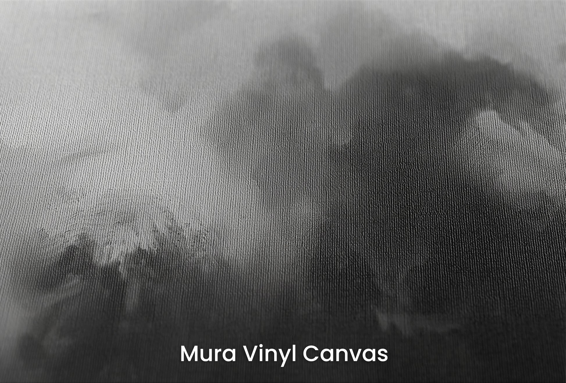 Zbliżenie na artystyczną fototapetę o nazwie Brooding Skies na podłożu Mura Vinyl Canvas - faktura naturalnego płótna.