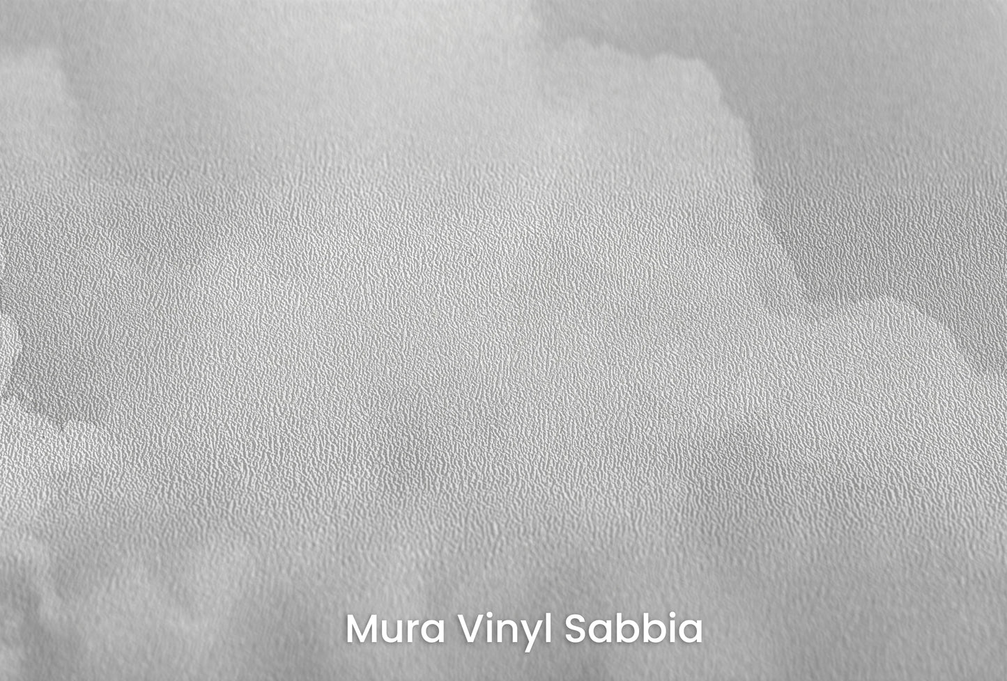 Zbliżenie na artystyczną fototapetę o nazwie Clouds of Tranquility na podłożu Mura Vinyl Sabbia struktura grubego ziarna piasku.