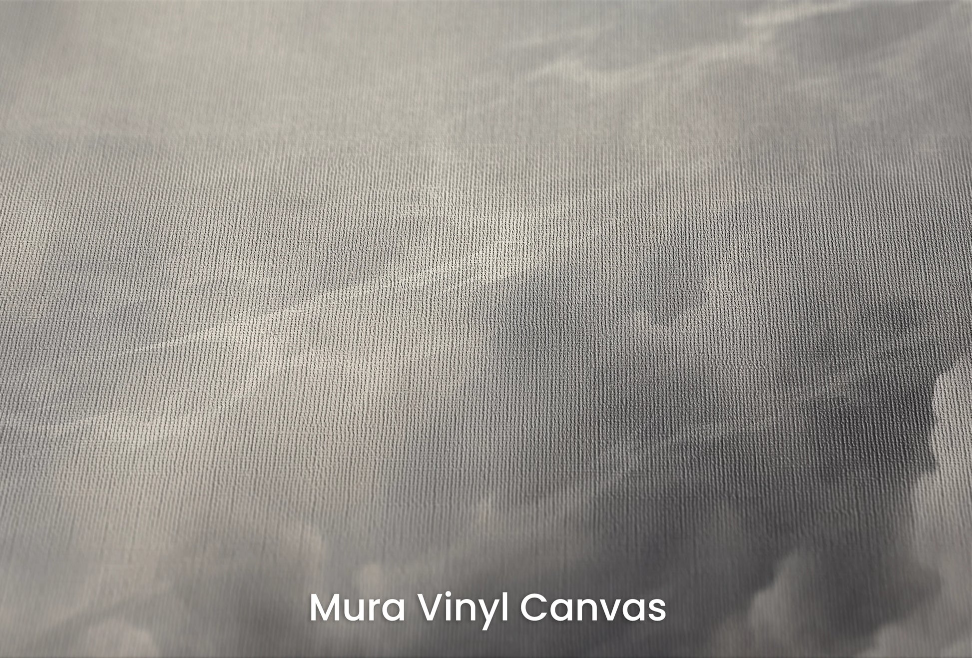Zbliżenie na artystyczną fototapetę o nazwie Silver Lining Drama na podłożu Mura Vinyl Canvas - faktura naturalnego płótna.