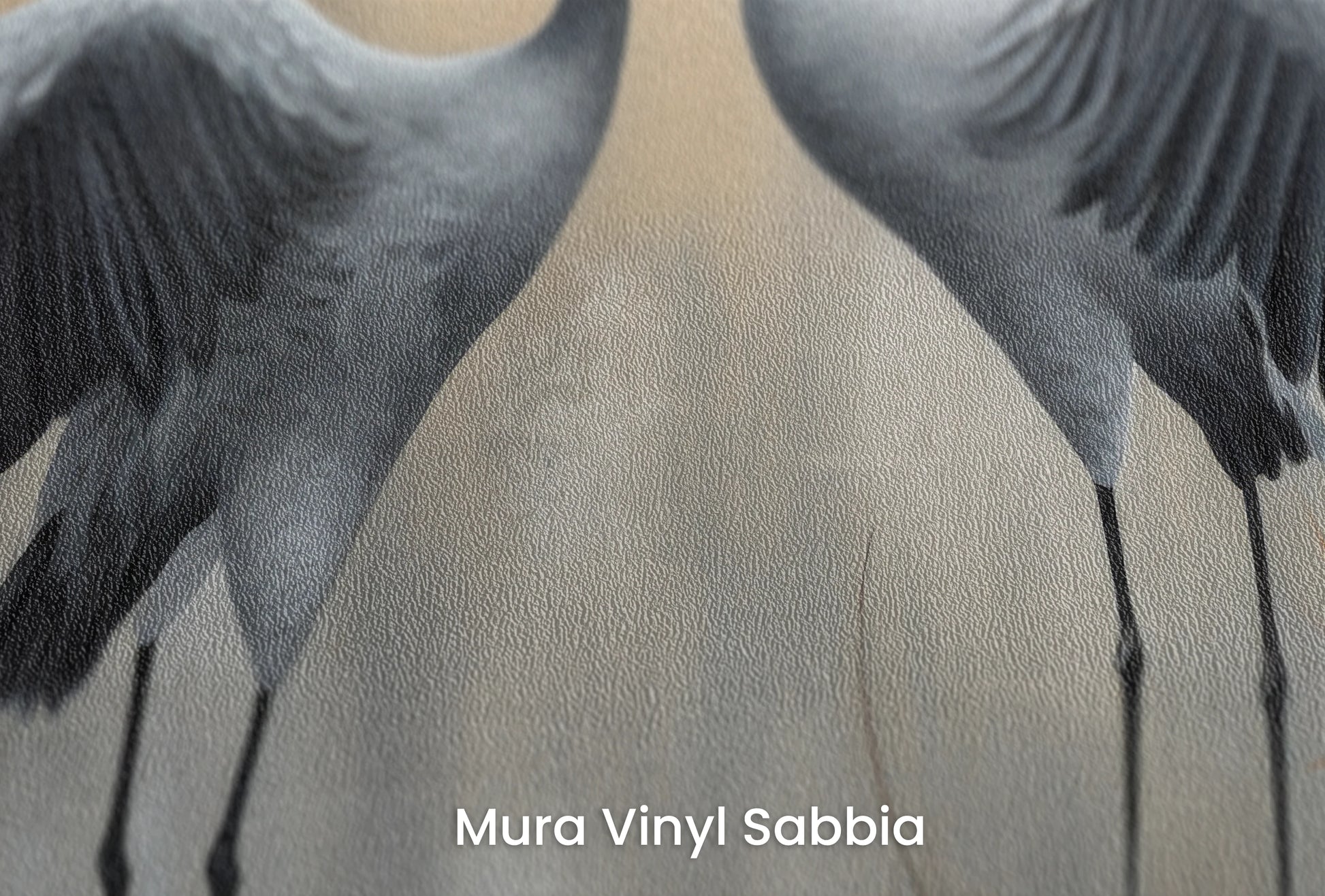 Zbliżenie na artystyczną fototapetę o nazwie Quiet Reflection na podłożu Mura Vinyl Sabbia struktura grubego ziarna piasku.