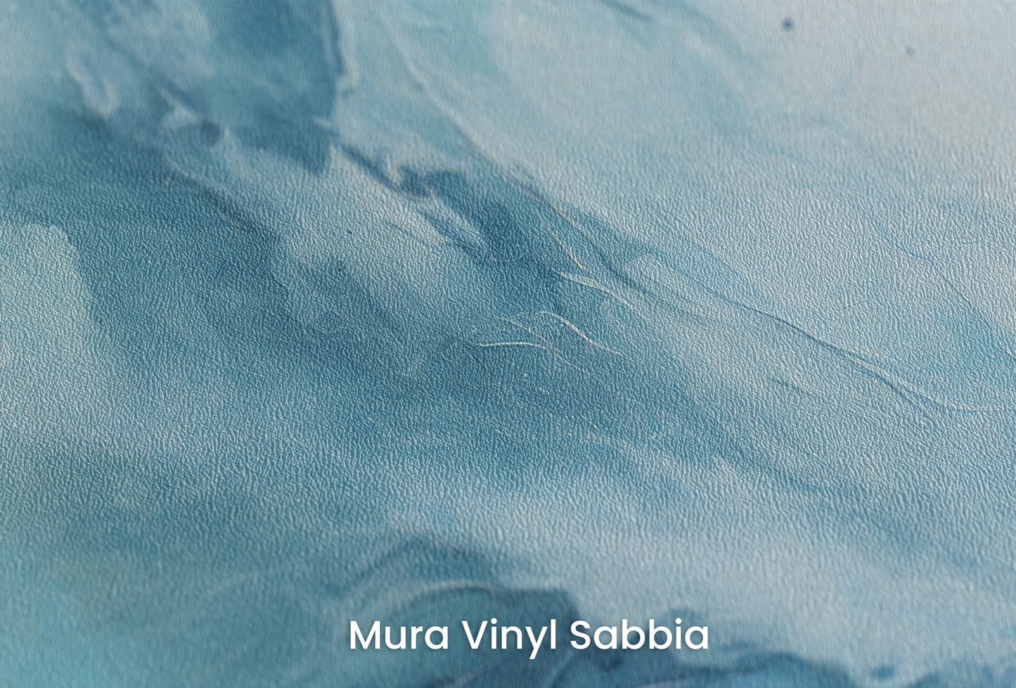 Zbliżenie na artystyczną fototapetę o nazwie Terran Rise na podłożu Mura Vinyl Sabbia struktura grubego ziarna piasku.