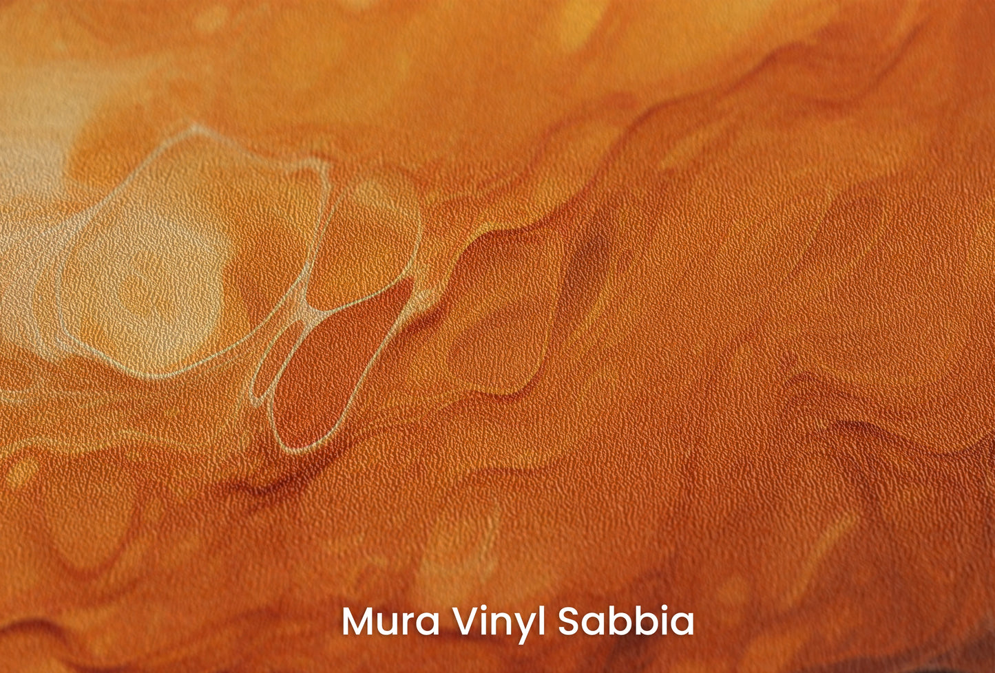 Zbliżenie na artystyczną fototapetę o nazwie Mercurial Craters na podłożu Mura Vinyl Sabbia struktura grubego ziarna piasku.