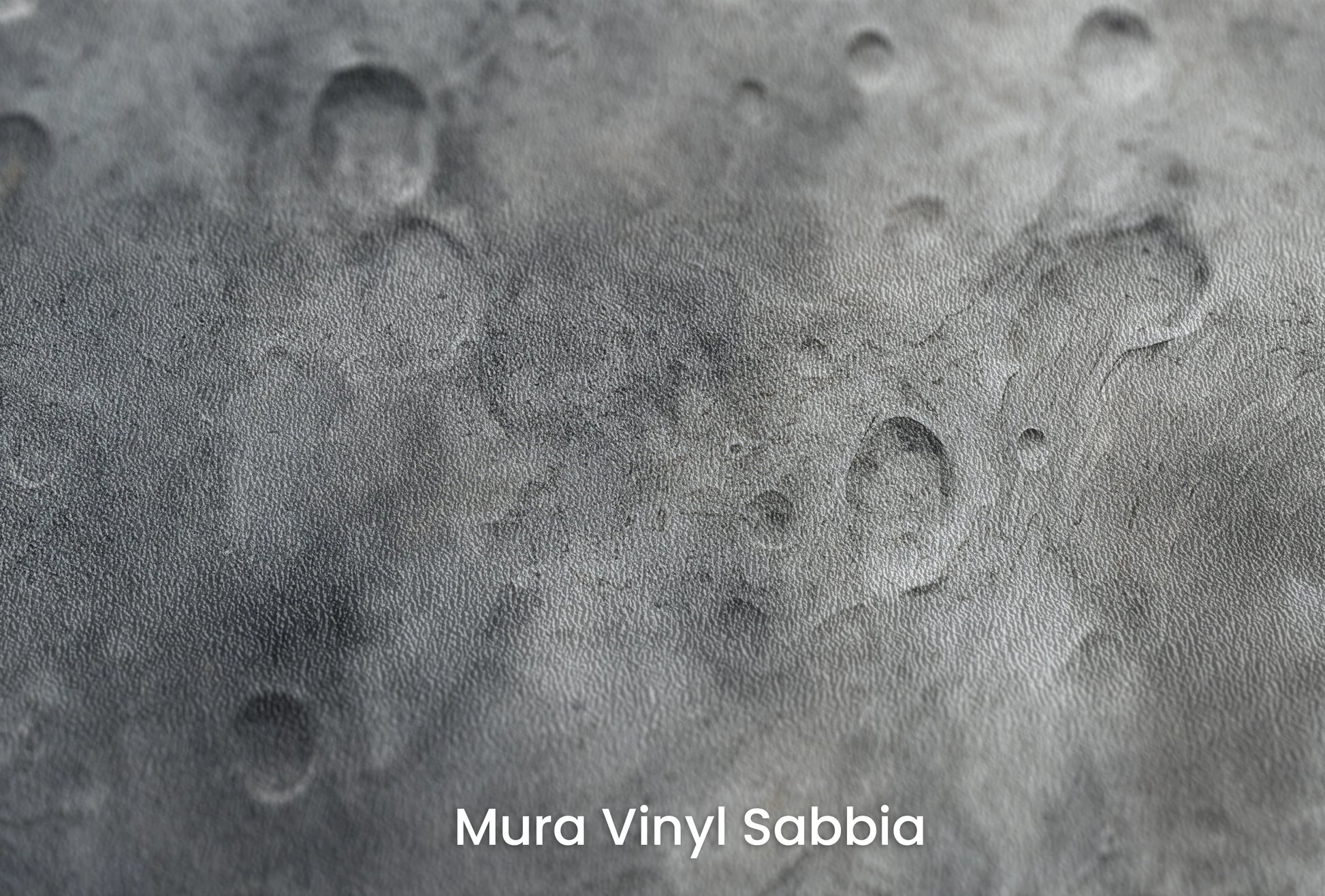 Zbliżenie na artystyczną fototapetę o nazwie Lunar Desert na podłożu Mura Vinyl Sabbia struktura grubego ziarna piasku.